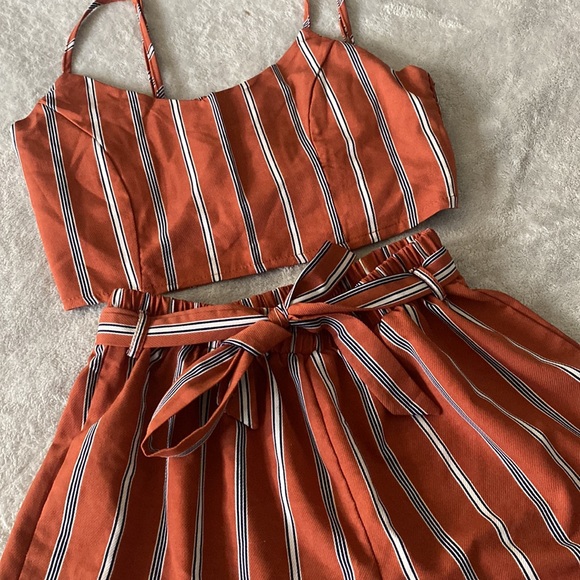 Striped Cami Belted Shorts Two Piece Set in Chestnut Red Size Medium - Picture 8 of 9